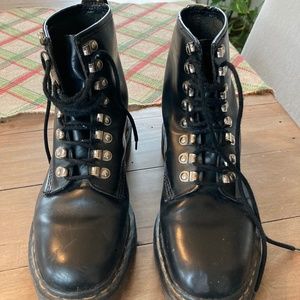 Vintage Dr Martins  8217 UK size 7/womens 9